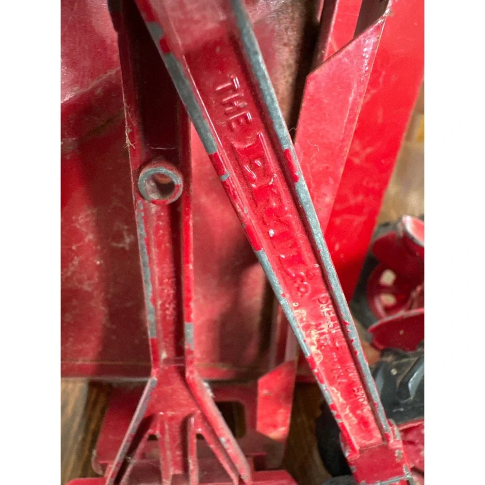 VintageErtl Red‎ Metal Farmall Tractor with Trailer Toy Diecast